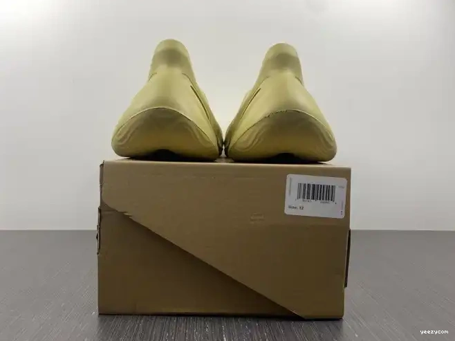 Yeezy Sulfur Adidas Foam RNNR GV6775 0516